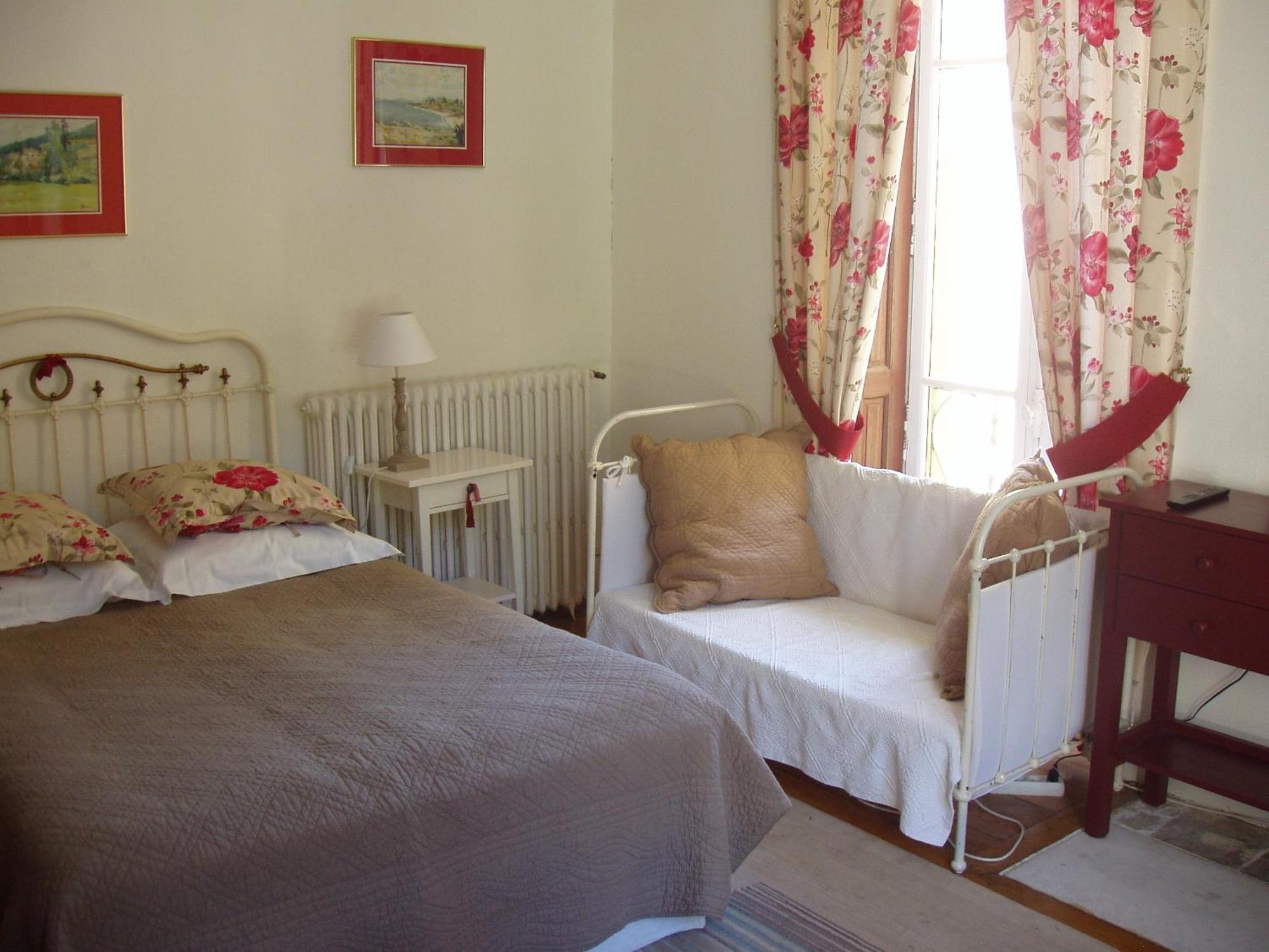Bed and Breakfast Castel De La Pique Bagneres-de-Luchon Экстерьер фото